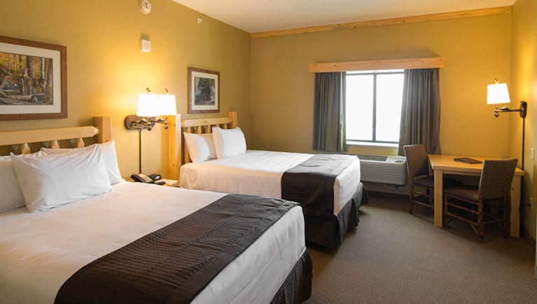 The Double Queen Suite (Accessible Shower)